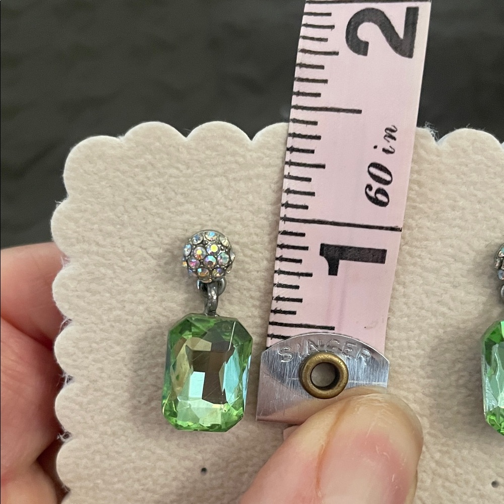 Elegant Green Drop Earrings - Picture 5 of 5